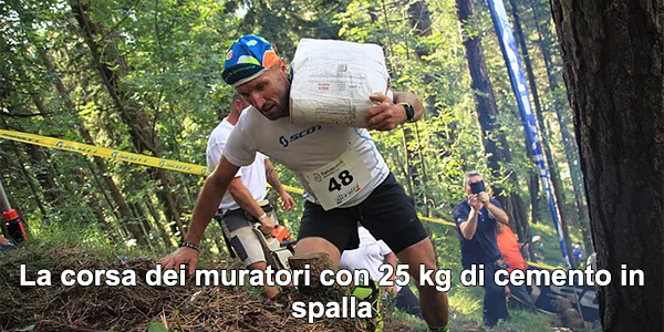 La corsa dei muratori con 25 kg di cemento in spalla