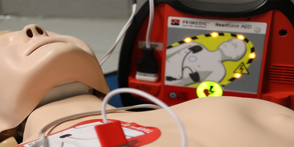 Defibrillatori, Schillaci e Abodi firmano decreto per l’utilizzo nelle competizioni e allenamenti